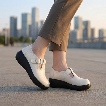 Pohodlné dámské boty na platformě s kulatou špičkou